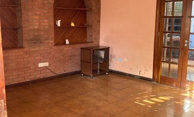 Casa en venta - 4 Dormitorios 2 Baños - Local - 152Mts2 - Quilmes