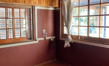 Casa en venta - 4 Dormitorios 2 Baños - Local - 152Mts2 - Quilmes