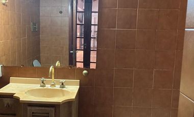 Casa en venta - 4 Dormitorios 2 Baños - Local - 152Mts2 - Quilmes