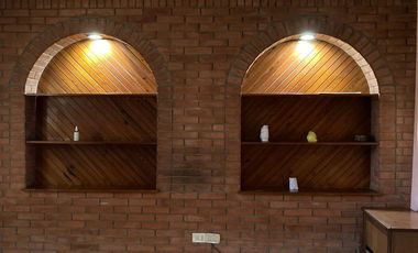 Casa en venta - 4 Dormitorios 2 Baños - Local - 152Mts2 - Quilmes