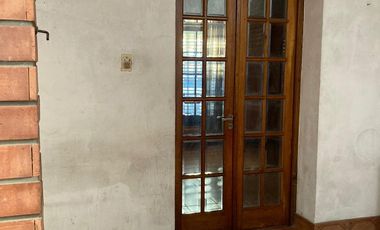 Casa en venta - 4 Dormitorios 2 Baños - Local - 152Mts2 - Quilmes