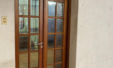 Casa en venta - 4 Dormitorios 2 Baños - Local - 152Mts2 - Quilmes