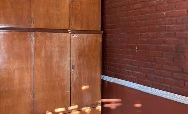 Casa en venta - 4 Dormitorios 2 Baños - Local - 152Mts2 - Quilmes