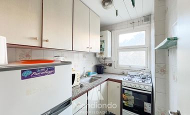 Depto Monoambiente al frente con balcón francés frente a Plaza Colón