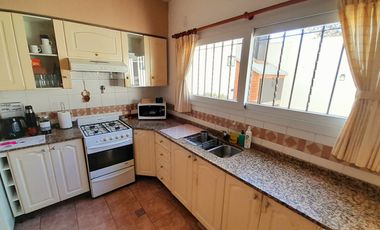 Sólido Dúplex 4 amb con detalles de categoría! Olivos.