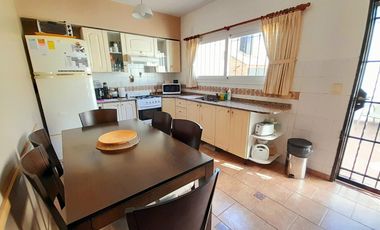 Sólido Dúplex 4 amb con detalles de categoría! Olivos.