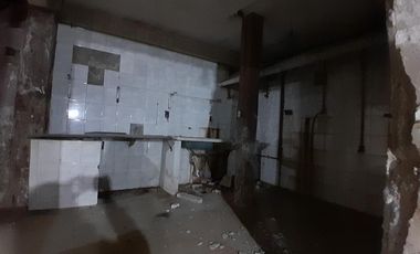 Depósito en venta - PB y sótano - A RECICLAR -  más de 300 mts en Caballito - sin expensas