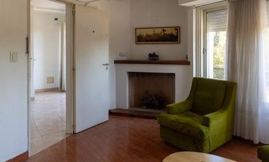 Departamento de dos plantas frente a la plaza principal