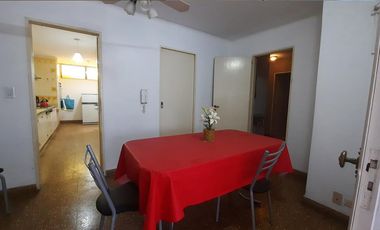 Departamento de dos plantas frente a la plaza principal