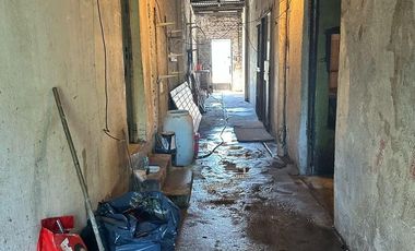 Locales Comerciales en venta - 300Mts2 - Merlo