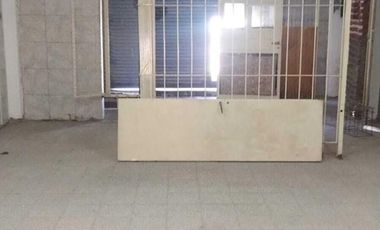 Locales Comerciales en venta - 300Mts2 - Merlo