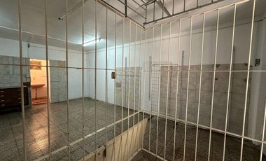 Locales Comerciales en venta - 300Mts2 - Merlo