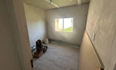 Casa en  venta a estrenar - estado al 80% - A 150mts de la playa