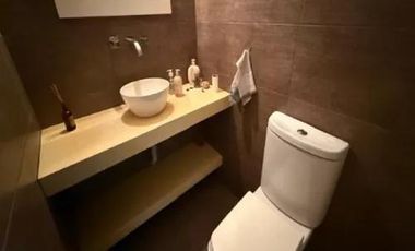Casa en venta - 5 Dormitorios 4 Baños - Cochera - 1.645Mts2 - Lobos