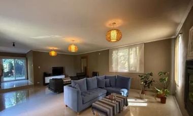Casa en venta - 5 Dormitorios 4 Baños - Cochera - 1.645Mts2 - Lobos