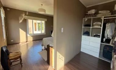 Casa en venta - 5 Dormitorios 4 Baños - Cochera - 1.645Mts2 - Lobos