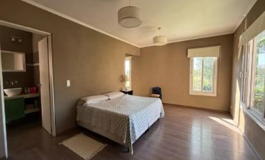 Casa en venta - 5 Dormitorios 4 Baños - Cochera - 1.645Mts2 - Lobos