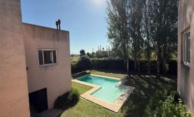 Casa en venta - 5 Dormitorios 4 Baños - Cochera - 1.645Mts2 - Lobos