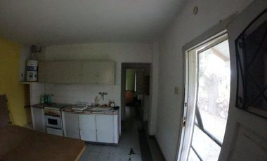 Casa en venta - 1 Dormitorio 1 Baño - Cochera - 690Mts2 - Glew, Almirante Brown