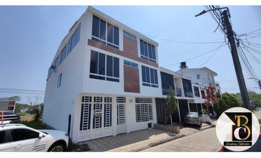 SE ARRIENDA CASA DE 3 PISOS EN EL BARRIO CARIBABARE