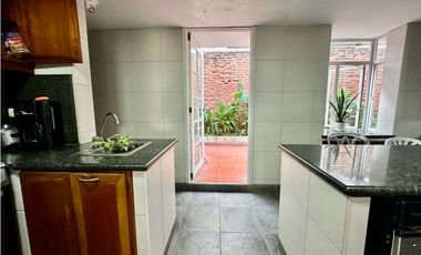 ELEGANTE Y AMPLIA CASA UBICADA BARRIO EL GOLF