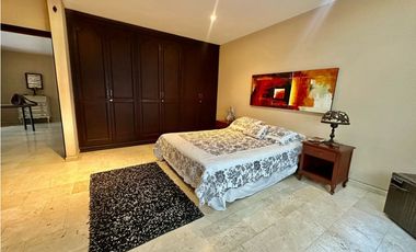 ELEGANTE Y AMPLIA CASA UBICADA BARRIO EL GOLF