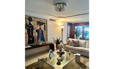 ELEGANTE Y AMPLIA CASA UBICADA BARRIO EL GOLF