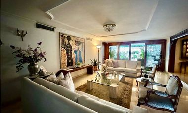 ELEGANTE Y AMPLIA CASA UBICADA BARRIO EL GOLF