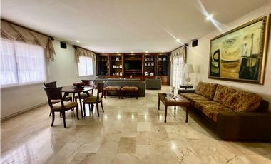 ELEGANTE Y AMPLIA CASA UBICADA BARRIO EL GOLF