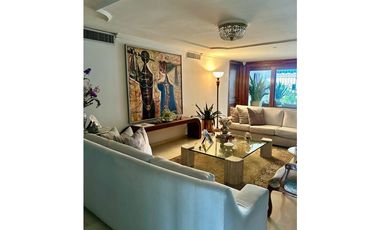 ELEGANTE Y AMPLIA CASA UBICADA BARRIO EL GOLF