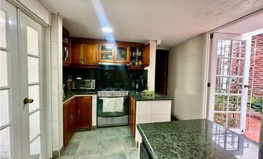 ELEGANTE Y AMPLIA CASA UBICADA BARRIO EL GOLF