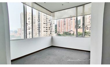 Vendo oficina sector Manila piso alto