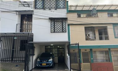 EN VENTA HERMOSA CASA VEHICULAR FUSAGASUGA 3 NIVELES