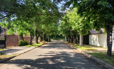 CASA FAMILIAR EN ATRACTIVO BARRIO - VILLA QUINCHAMALÍ