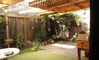 CASA FAMILIAR EN ATRACTIVO BARRIO - VILLA QUINCHAMALÍ