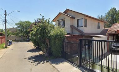 CASA FAMILIAR EN ATRACTIVO BARRIO - VILLA QUINCHAMALÍ