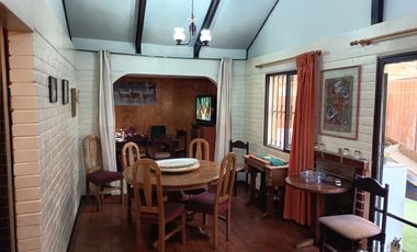 CASA FAMILIAR EN ATRACTIVO BARRIO - VILLA QUINCHAMALÍ