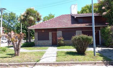 MOGOTES;  AMPLIO CHALET CON GRAN PARQUE