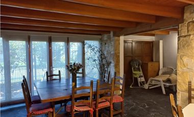 MOGOTES;  AMPLIO CHALET CON GRAN PARQUE