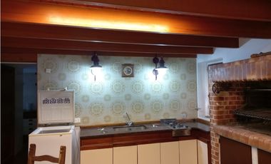 MOGOTES;  AMPLIO CHALET CON GRAN PARQUE