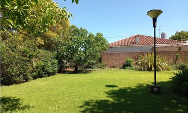 MOGOTES;  AMPLIO CHALET CON GRAN PARQUE