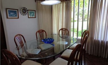 MOGOTES;  AMPLIO CHALET CON GRAN PARQUE