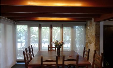 MOGOTES;  AMPLIO CHALET CON GRAN PARQUE