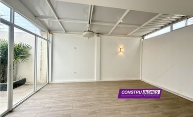 Casa moderna en renta sin muebles – Urbanización Barú, Manta