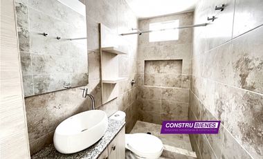 Casa moderna en renta semi amoblada – Urbanización Barú, Manta