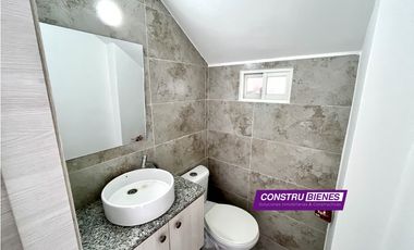 Casa moderna en renta semi amoblada – Urbanización Barú, Manta