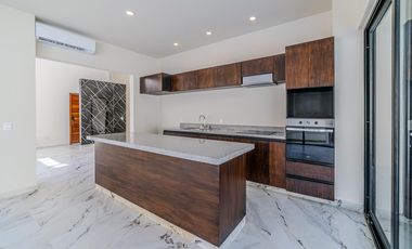 Casa en en venta en Akumal, 3 recámaras en residencial privada, jacuzzi y alberca privada.