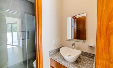 Casa en en venta en Akumal, 3 recámaras en residencial privada, jacuzzi y alberca privada.