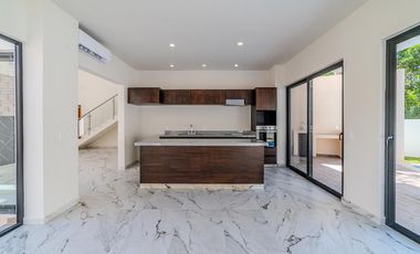 Casa en en venta en Akumal, 3 recámaras en residencial privada, jacuzzi y alberca privada.