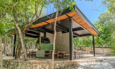 Casa en en venta en Akumal, 3 recámaras en residencial privada, jacuzzi y alberca privada.